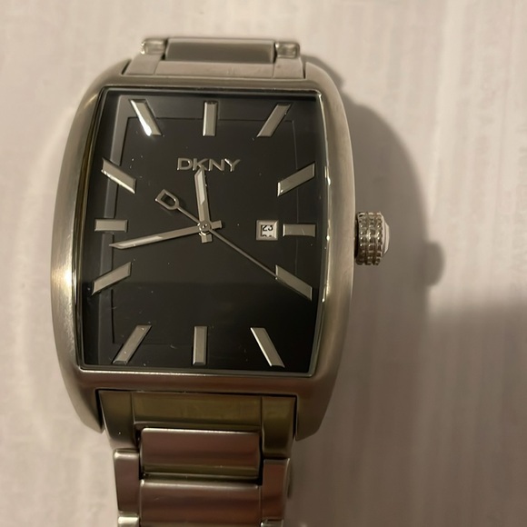 Watch - Picture 2 of 3